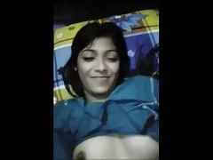 mulatto مع أشعث متزايد بين ركوب فلام سكسي هندي الساقين على عضو أبيض من صديق