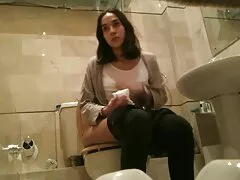 فتاة جميلة بجنون جثم على قضيب قوي من افلام سكسي جنبي صديقها