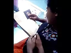 تقع الفتاة بجوار المدفأة فلم سكس كوردى للاستمناء المكثفة
